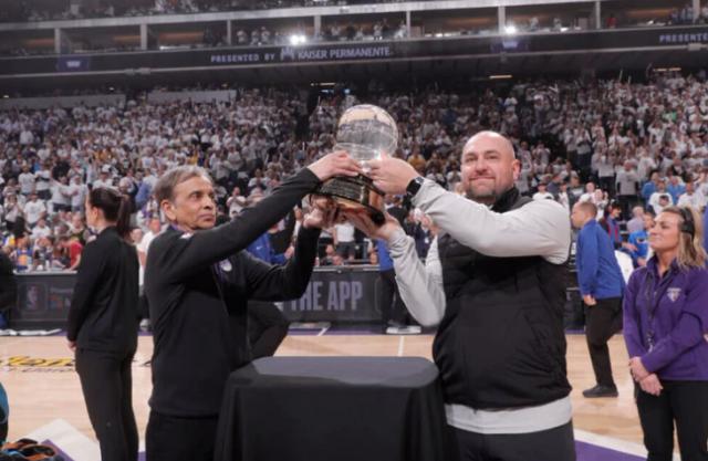 开云体育首页-休赛期操作稳字当头 国王管理层在下一盘大棋？