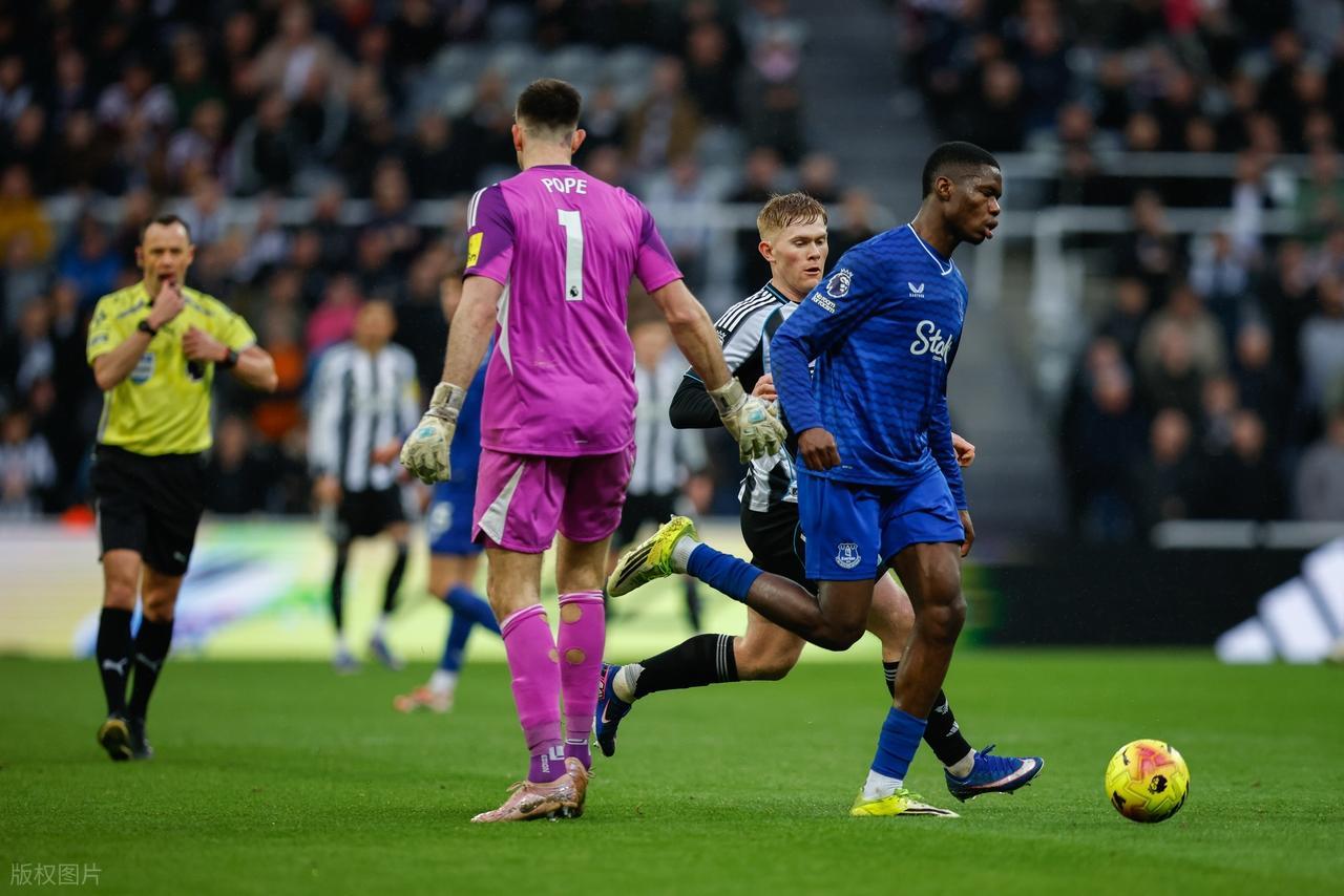 kaiyun正规平台-英超：伯恩利士气低迷，埃弗顿能否延续火热状态？埃弗顿VS伯恩利